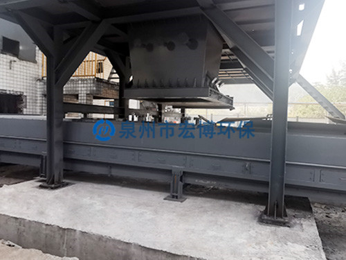 皮带输送机（安装中）